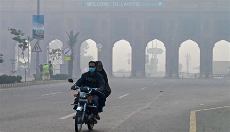 Asap Pekat Selimuti Kota Lahore Pakistan Foto Liputan