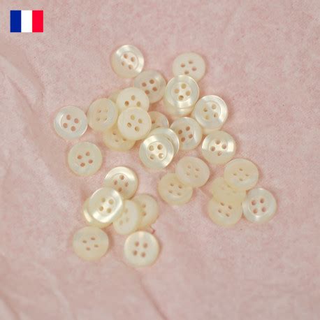 Boutons Ronds Quatre Trous En Galalithe Blanc Mm Pour Parfaire