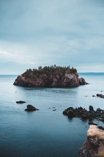 Arched cave with rocky walls · Free Stock Photo