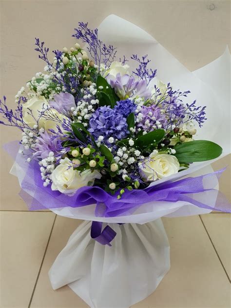 Pin by Эльмира on Букеты | Flower centerpieces wedding, Ribbon flowers ...