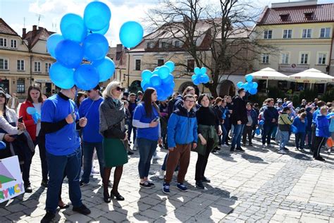 Przejmuj Ce Podsumowanie Wiatowego Miesi Ca Wiedzy Na Temat Autyzmu Na