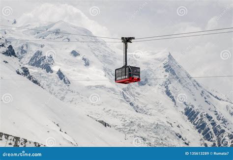 The Cable Car To the Aiguille Du Midi Editorial Stock Image - Image of massif, frozen: 135613289