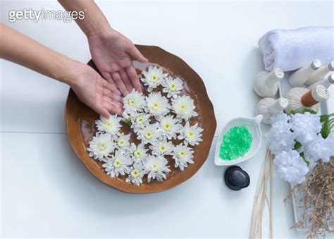 Spa Massage Compress Balls Herbal Ball On The Wooden With Treaments