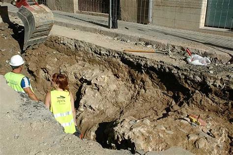 Es Troben Les Possibles Restes D Una De Les Torres De La Muralla