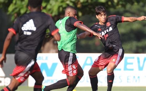 Elenco se reapresenta e treina visando volta ao Maracanã Flamengo