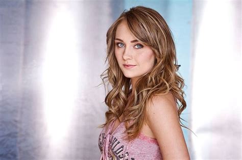 Pin By Rhianna On Heartland Cast Amber Marshall Long Hair Styles