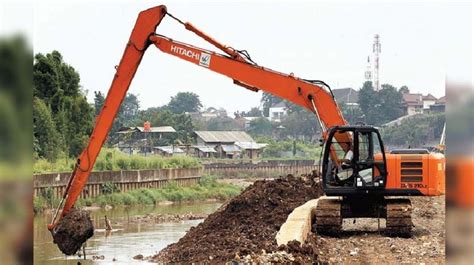 To Tackle Floods, West Jakarta City Government Normalizes 189 Water ...