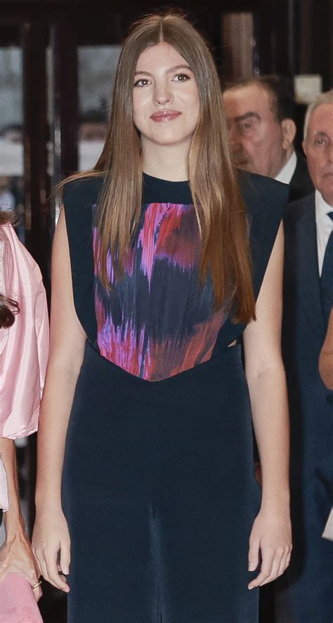 La Infanta Sofía Cumple 17 Años Siendo Un Referente De Estilo Para La Generación Z Moda