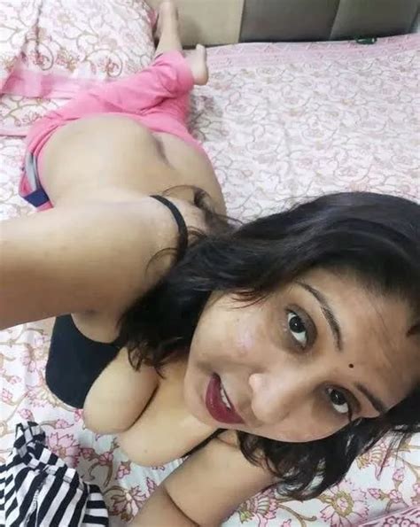 Desi Bhabhi Saavi Nude Pics XHamster