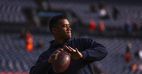 Video: Russell Wilson Shows Off Steelers Jersey After Signing Contract ...