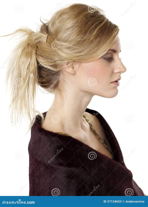 Junge schöne blonde Frau stockbild Bild von freundlich