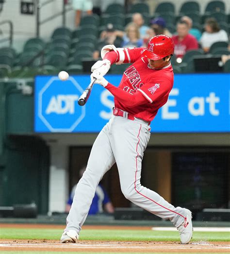 大谷翔平、剛腕チャプマンの165・9キロを打ち返す！バット折られながらも内野安打 Mlb写真ニュース 日刊スポーツ