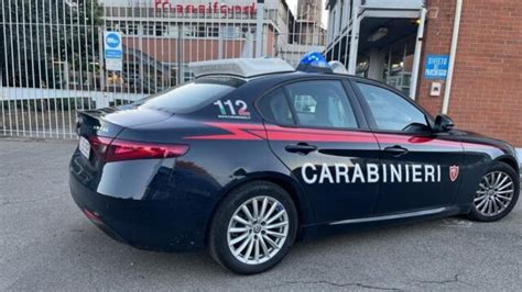 Dramma Allalba Uccide La Moglie Davanti Alla Figlia E Dopo Si Toglie