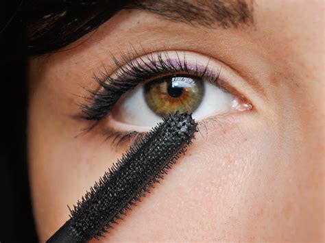 How to Apply Makeup to Small Eyes: 15 Steps (with Pictures)