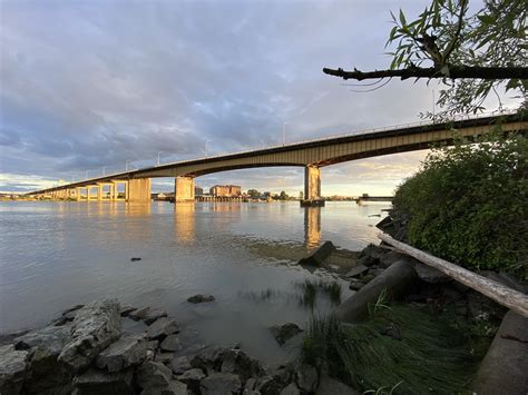 Sunset by the Oak Street bridge 🌅 : r/vancouver