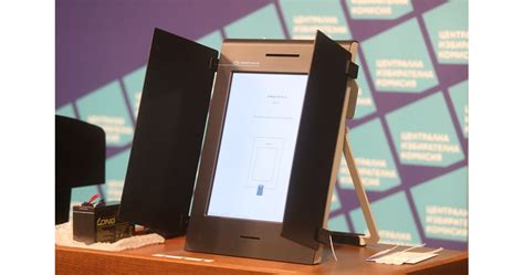Машина за гласуване изпуши в село Стожер