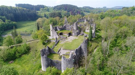 Rovine Della Fortezza Di Montaigle Visitwallonia Be