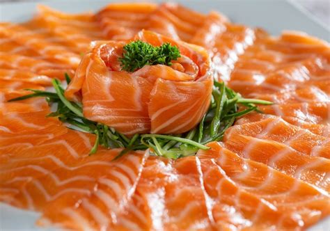 Can You Eat Raw Salmon A Guide On How To Do It Safely Signos