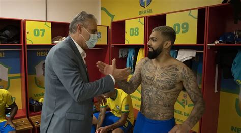 Como está o clima entre Gabigol e Tite após bronca Bastidores do