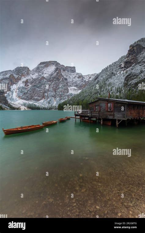 Maison Sur Pilotis Dans La Montagne Banque De Photographies Et Dimages