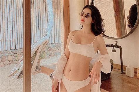 Vợ cũ Việt Anh diện bikini body cực nuột được khen hơn cả Ngọc Trinh 2sao