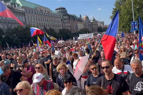 Czesi mieli narodowe święto i antyrządowe demonstracje NCZAS