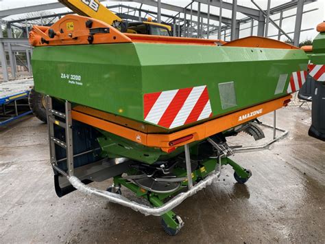 Amazone 3200 Fertiliser Spreader