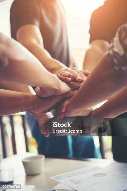 Kolaborasi Kerja Sama Tim Konsep Kerja Tim Bisnis N Foto Stok Unduh Gambar Sekarang Istock