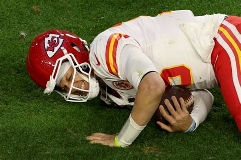 NFL World Reacts To The Patrick Mahomes Injury News - The Spun