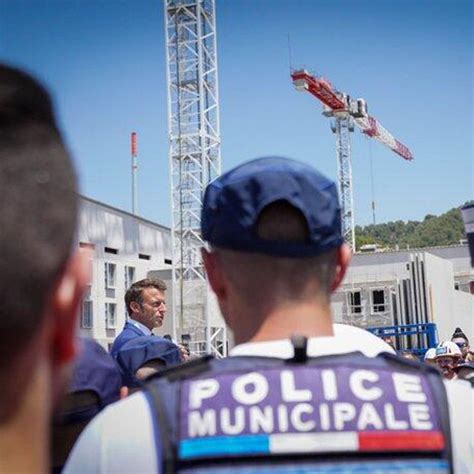 Macron Sosyal medyada protestoya çağıran yakalanacak sosyal ağlardan