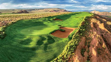 What are the best desert golf courses and destinations in the country?