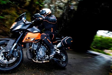 2013 KTM 990 SM T Review - Top Speed