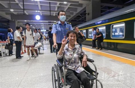 豪雨で足止めされていた列車乗客の移動が完了 北京 人民網日本語版 人民日報