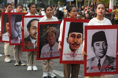 Parade Surabaya Juang Songsong Hari Pahlawan ANTARA News