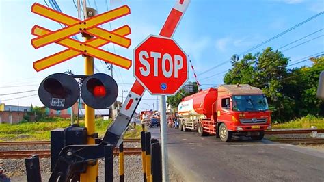 Palang Perlintasan Kereta Api Stasiun Larangan Melintas Ka Kaligung Dan