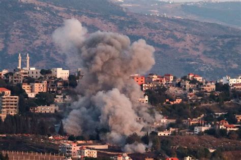 Ataques De Israel Atingem Cidade Costeira Libanesa Ap S Evacua O De