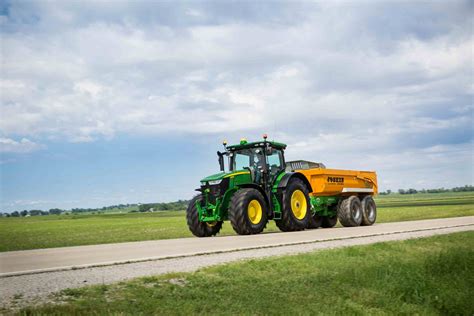 John Deere introduces new 7R and 8R series tractors - Agriland.ie