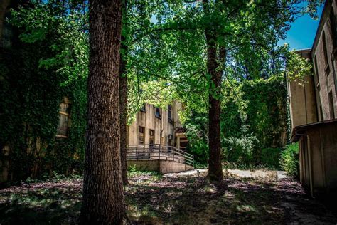 A photo I took of an abandoned asylum. : r/AbandonedPorn