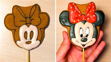 How To Decorate Minnie Mouse Cookies With Royal Icing Disney Cookie