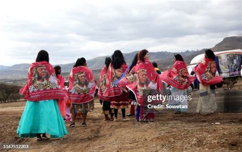 Reed Dance Photos and Premium High Res Pictures - Getty Images