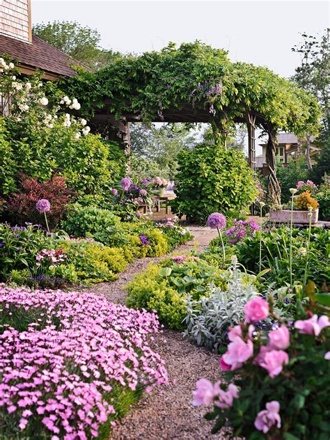 12 Tips For Designing A Beautiful Flower Garden