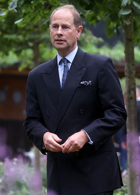 Queen Elizabeth II Dead: Royal Family Members React | Us Weekly