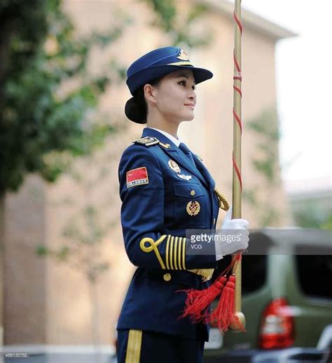 英姿飒爽的中国女兵，光鲜背后的艰辛 每日头条