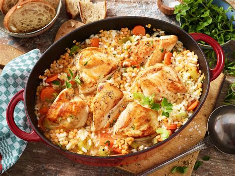One Pot Hähnchen-Linsen-Risotto mit Wurzelgemüse und Majoran | Rezept