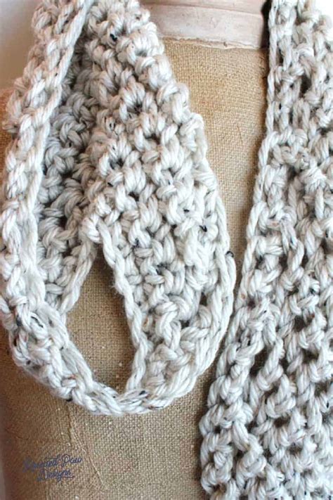 Keyhole Adjustable Scarf Crochet Pattern - EasyCrochet.com