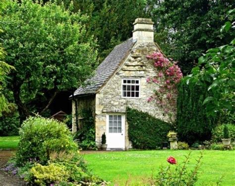 Wonderful Stone Cottage with Climbing Roses | Content in a Cottage