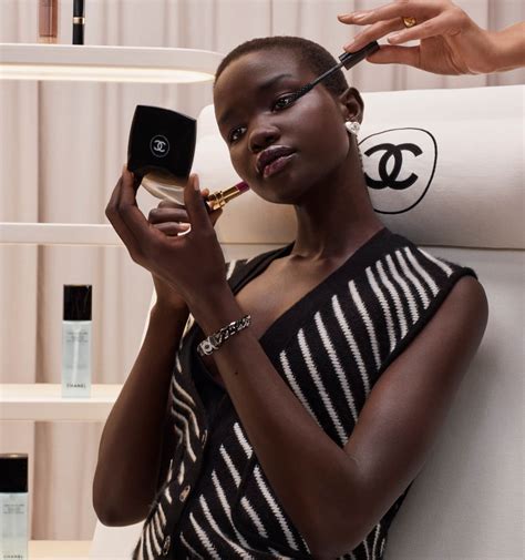 BAUME ESSENTIEL Multi-use glow stick Transparent | CHANEL