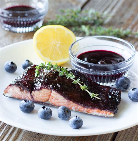 Blueberry Balsamic Glazed Salmon The Wholesome Dish Salmão Gourmet