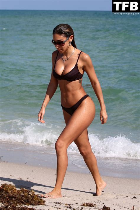 Chantel Jeffries Shows Off Her Fit Figure In A Bikini On The Beach In Miami Photos