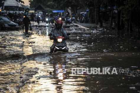 Banjir Langganan Di Jalan Soekarno Hatta Bandung Republika Online